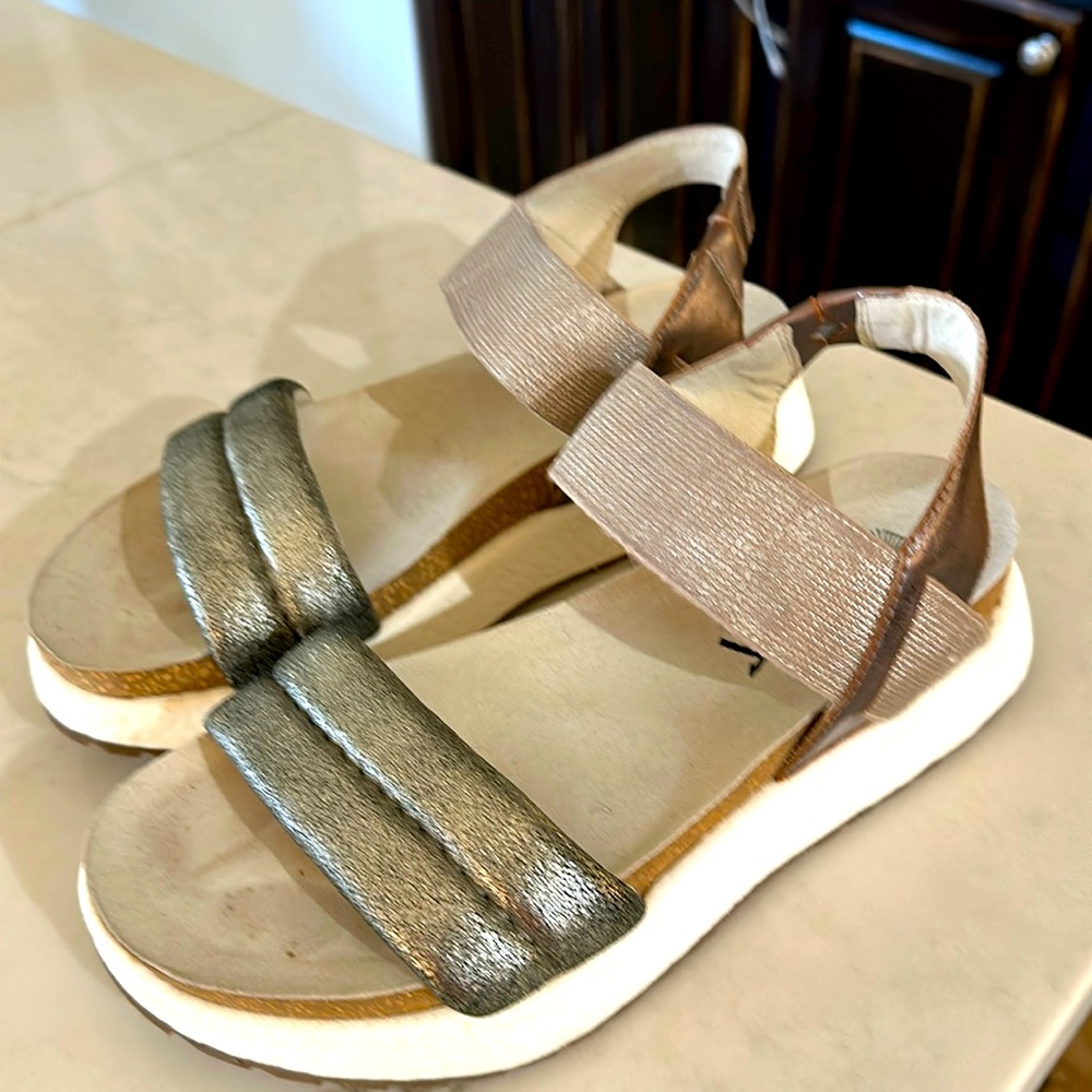 OTBT sandals
